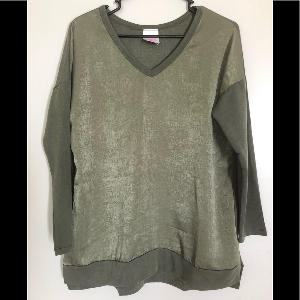 FREELOADER MODCLOTH TOP LONG SLEEVE SMALL
